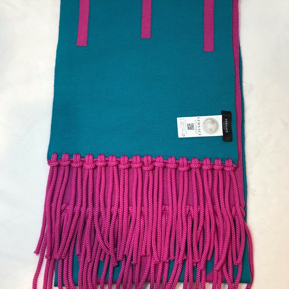 VERSACE SCARF NEW - Picture 2 of 4